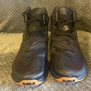 USED LeBron 13 'Black Lion' sneakers